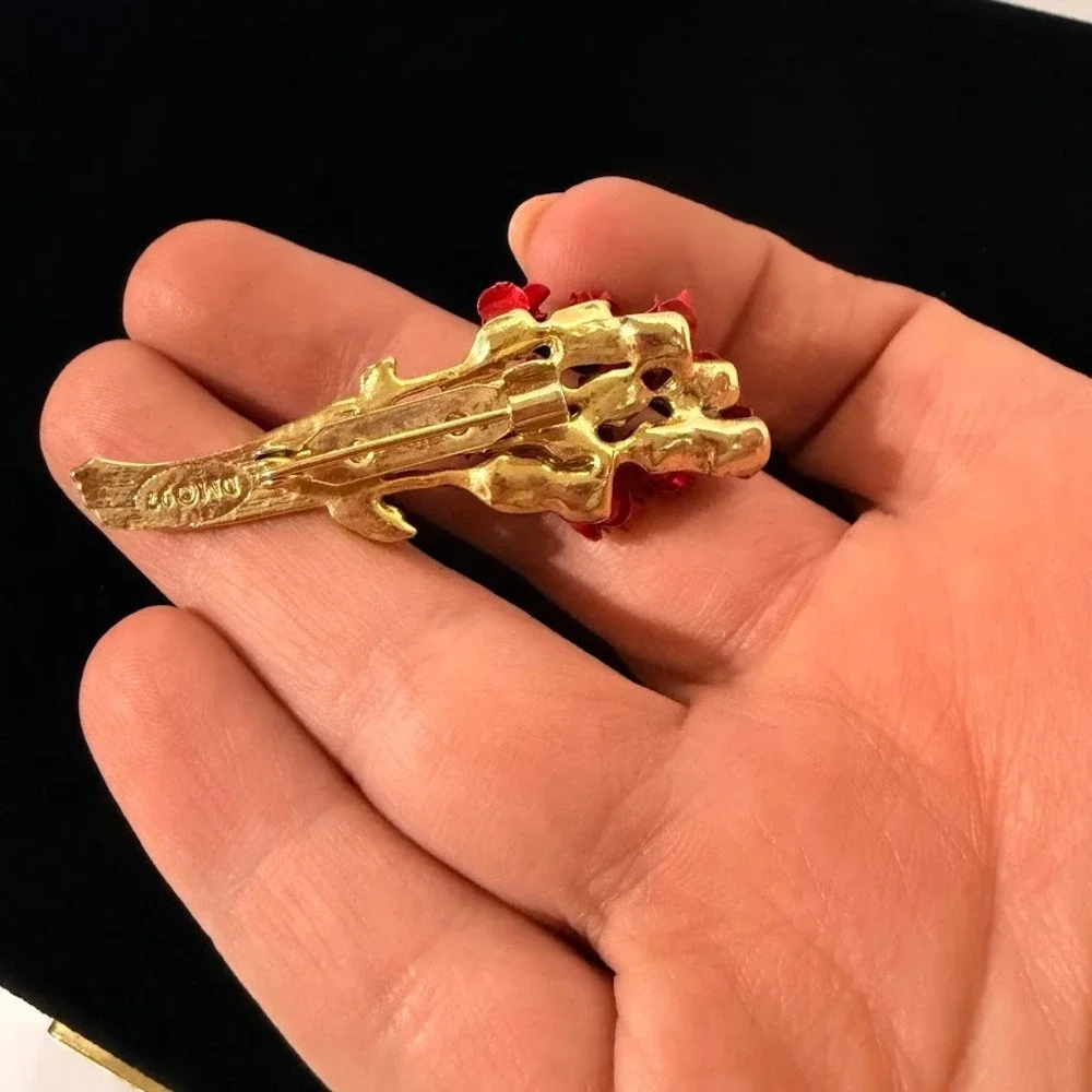 Vintage‎ Avon Red Enamel Rose Bouquet Brooch Gold Tone Floral Pin Gift Valentine